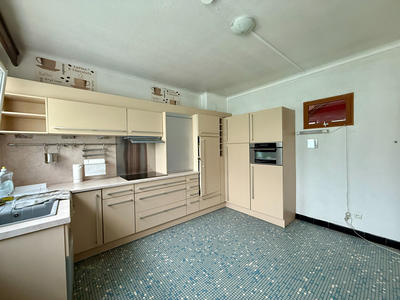 Maison - 240 m² - 9 pièces