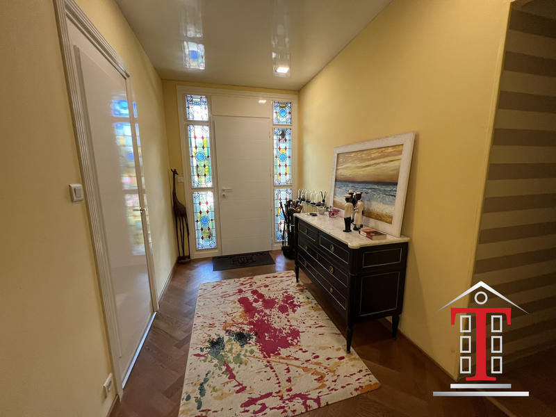 Maison - 200 m² - 8 pièces