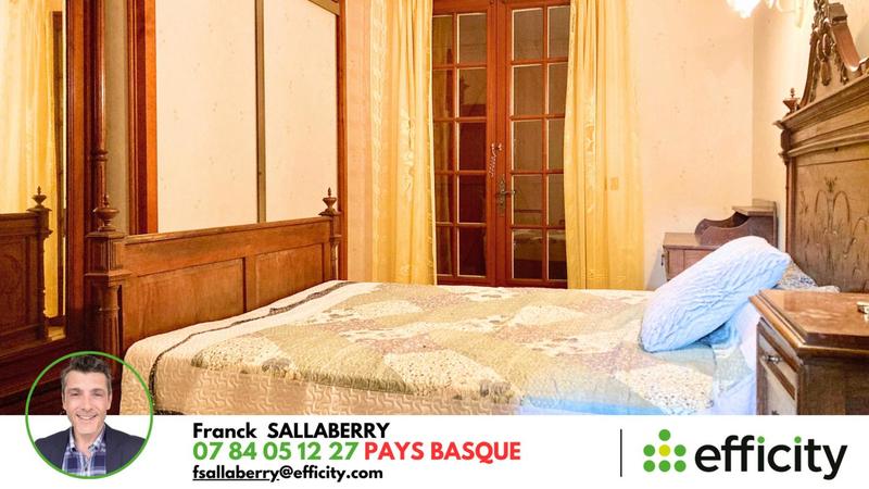 Maison - 203 m² - 8 pièces