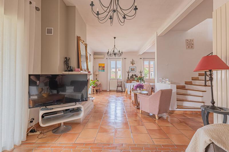 Maison ancienne - 245 m² - 7 pièces