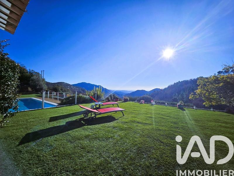 Maison - 240 m² - 5 pièces