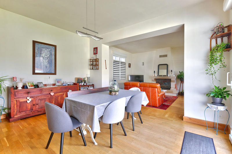 Propriété - 260 m² - 13 pièces