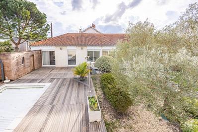 Maison - 275 m² - 6 pièces