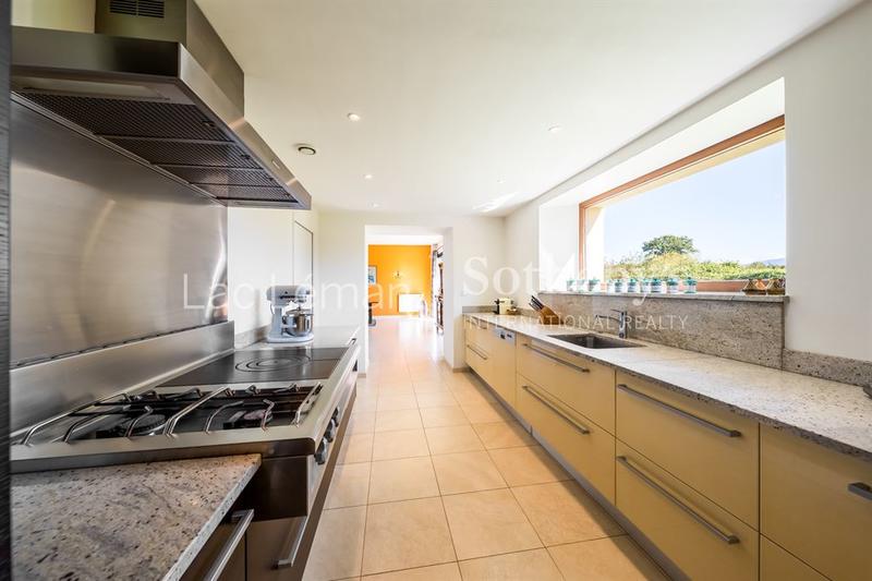 Maison - 309 m² - 9 pièces