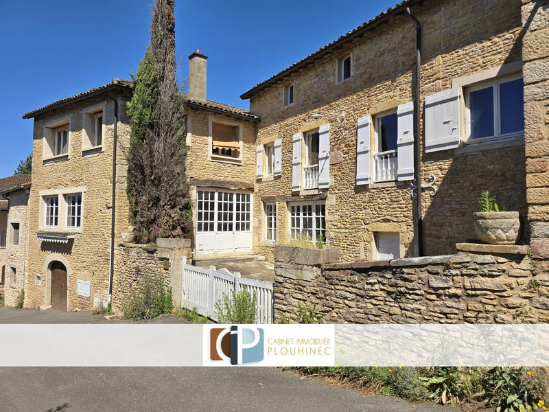 Maison - 332 m² - 9 pièces