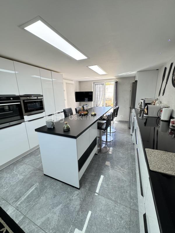 Maison en pierre - 185 m² - 6 pièces