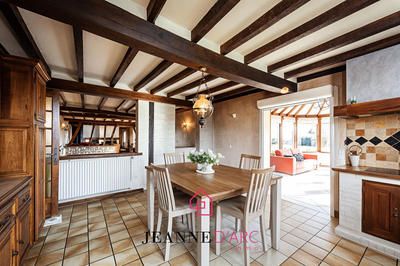 Maison - 210 m² - 8 pièces