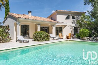 Maison - 230 m² - 7 pièces