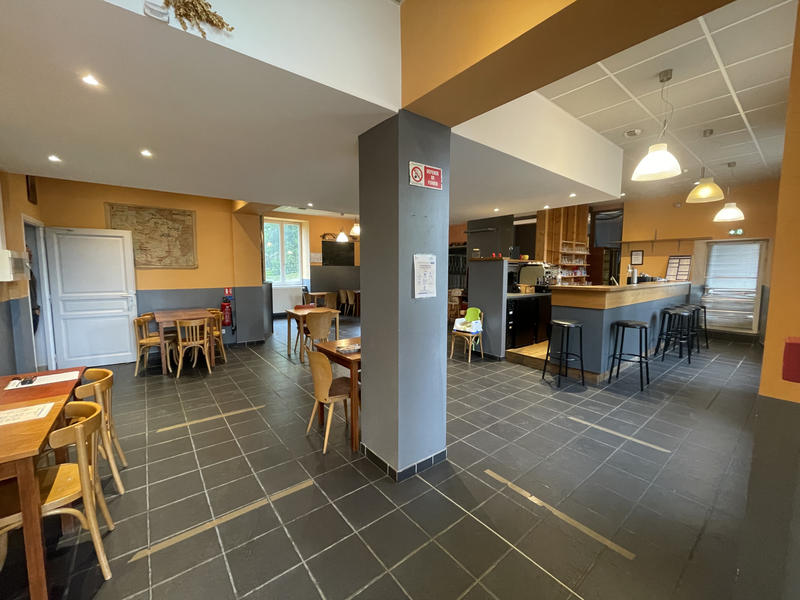 Maison - 337 m² - 16 pièces