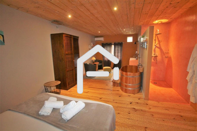 Maison - 943 m² - 24 pièces