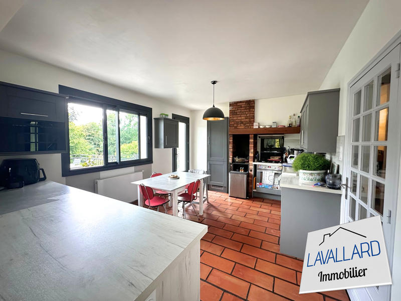 Maison - 202 m² - 8 pièces