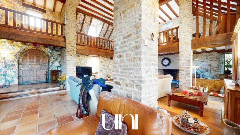 Maison - 587 m² - 11 pièces