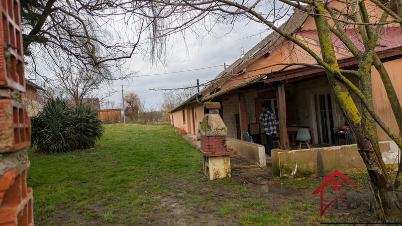 Maison - 240 m² - 9 pièces