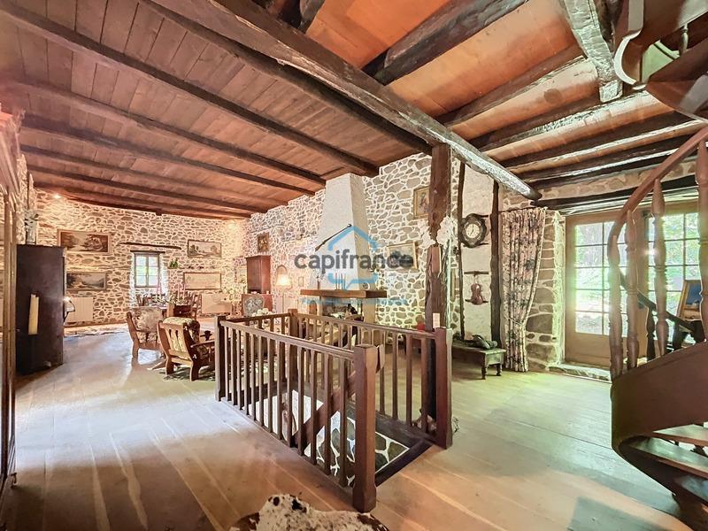 Maison - 330 m² - 10 pièces