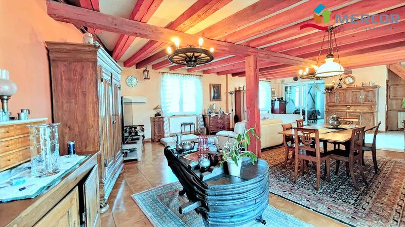 Maison - 250 m² - 4 pièces
