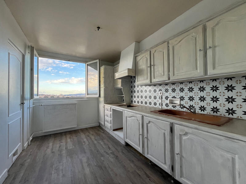 Appartement - 98 m² - 5 pièces