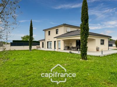 Maison - 275 m² - 7 pièces