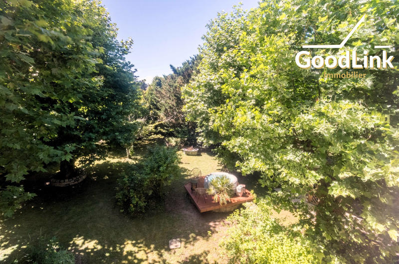 Maison - 235 m² - 7 pièces