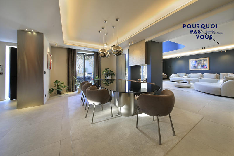 Maison - 360 m² - 6 pièces