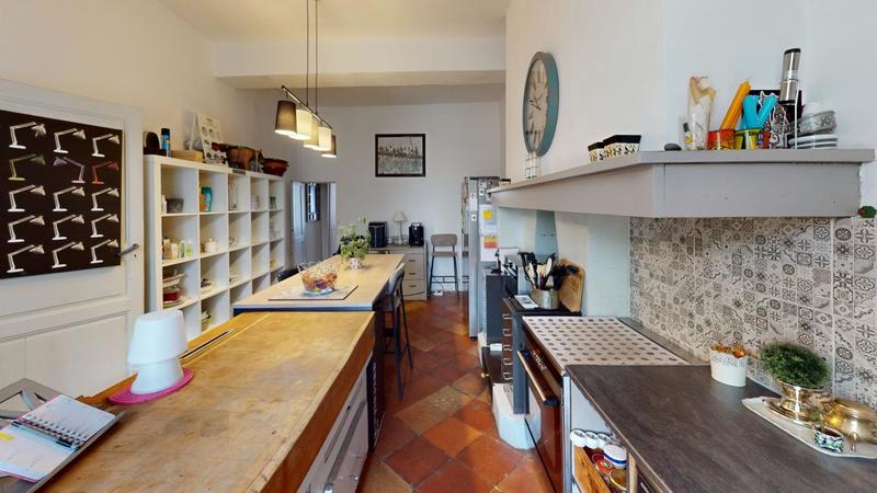 Maison - 300 m² - 8 pièces