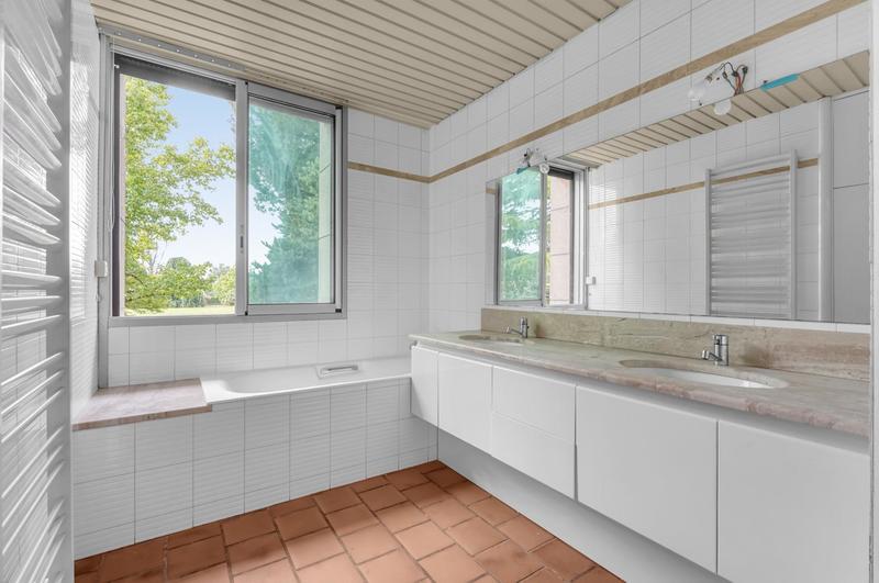 Maison - 233 m² - 9 pièces
