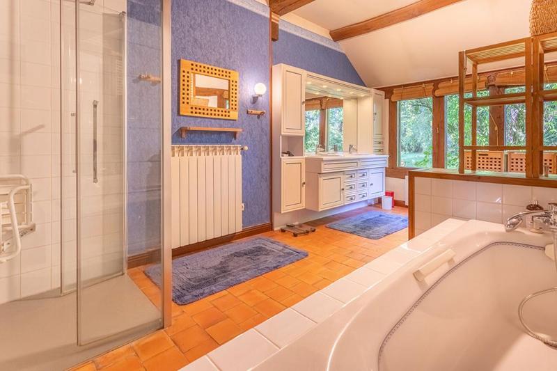 Propriété - 270 m² - 12 pièces