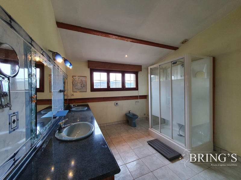 Maison - 288 m² - 9 pièces