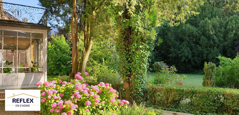 Propriété - 900 m² - 30 pièces