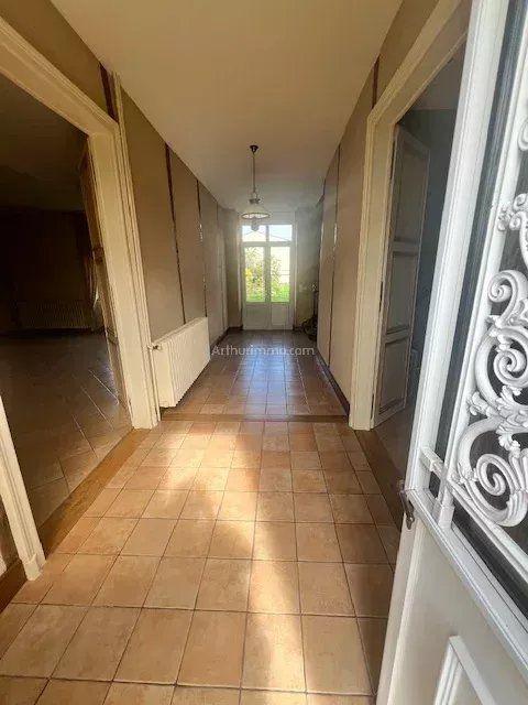 Maison - 280 m² - 10 pièces