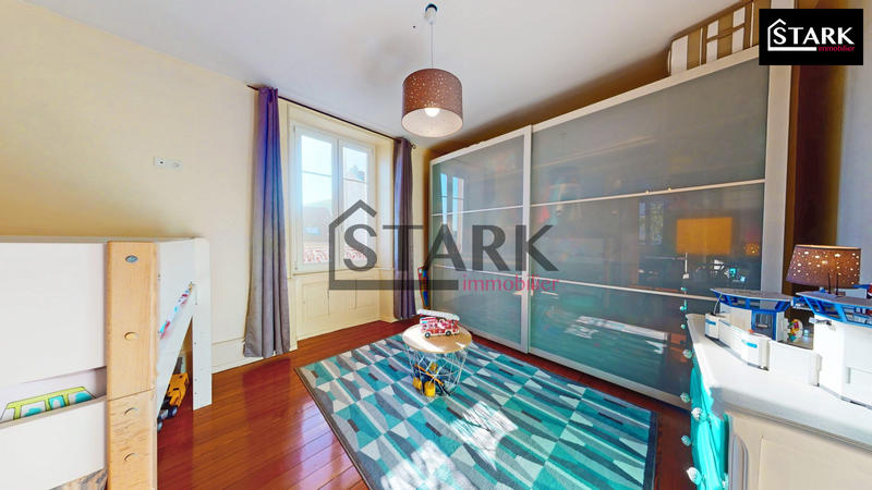 Maison - 230 m² - 7 pièces