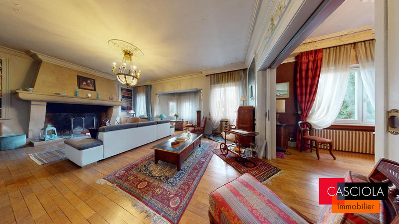 Maison - 259 m² - 9 pièces