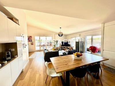 Appartement - 95 m² - 4 pièces