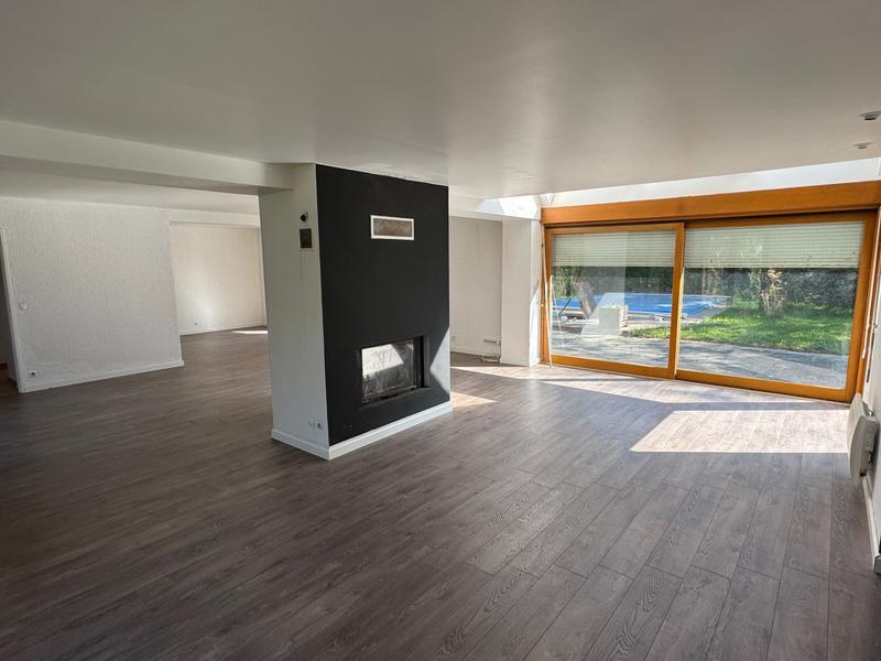 Villa - 240 m² - 6 pièces