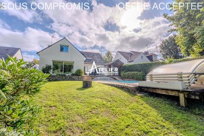 Maison - 230 m² - 8 pièces