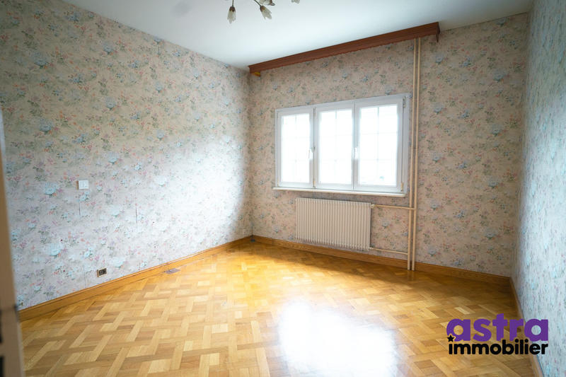 Maison traditionnelle - 153 m² - 8 pièces