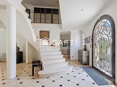 Maison de maîtres - 380 m² - 8 pièces