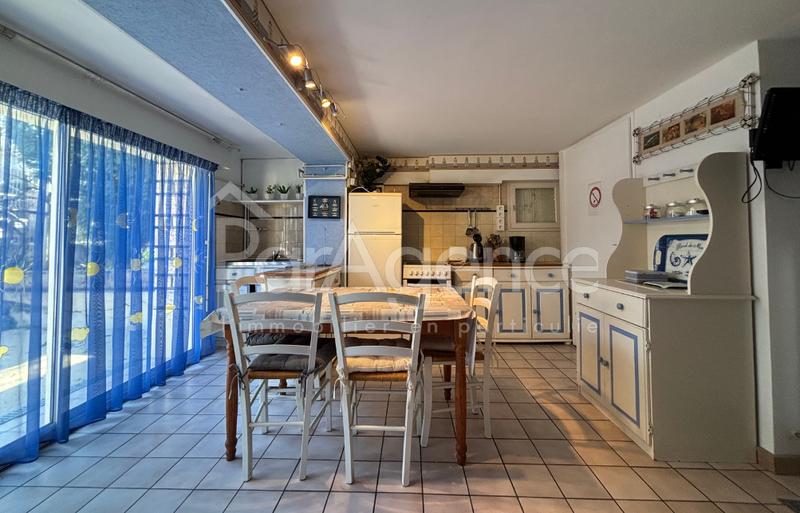 Maison - 248 m² - 9 pièces
