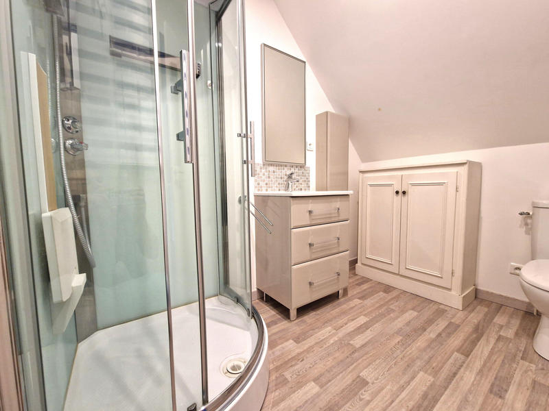 Maison - 270 m² - 6 pièces