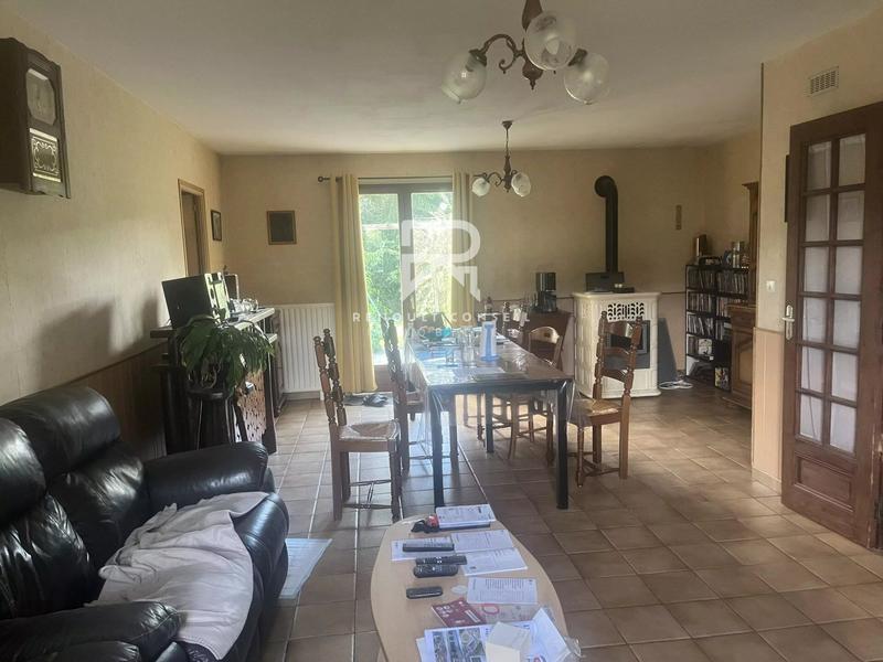 Maison - 1 000 m² - 8 pièces