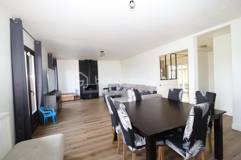 Maison traditionnelle - 175 m² - 8 pièces