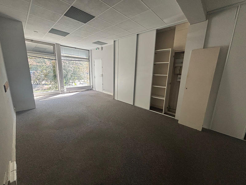 Local d'activité / Entrepôt - 212 m²