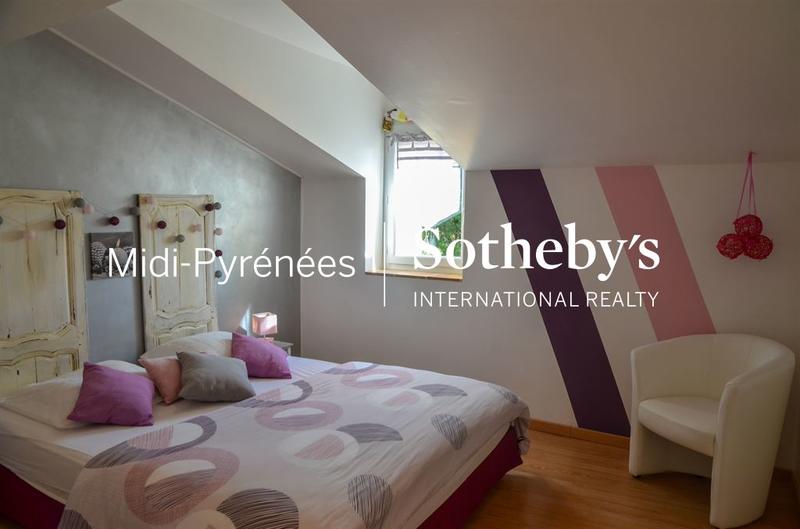 Maison - 387 m² - 11 pièces