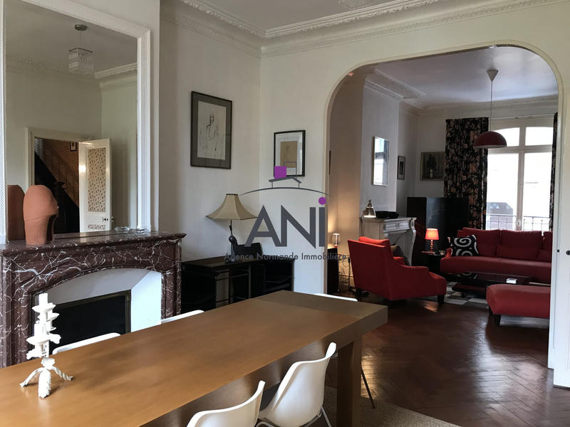 Maison - 303 m² - 12 pièces