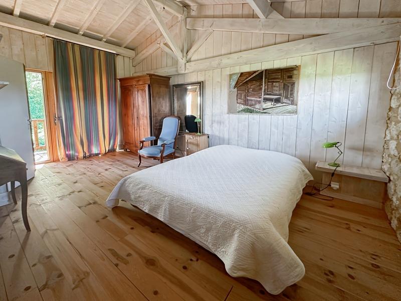 Maison en pierre - 222 m² - 9 pièces