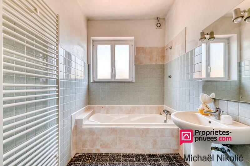 Maison - 215 m² - 10 pièces