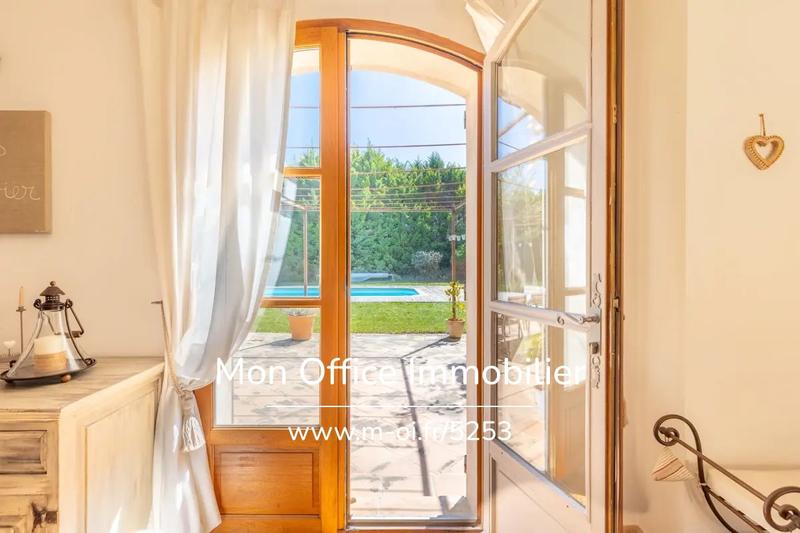 Villa - 240 m² - 6 pièces