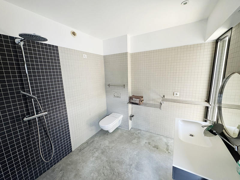 Maison - 215 m² - 7 pièces