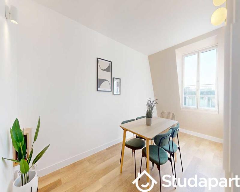 Chambre - 120 m² - 1 pièce