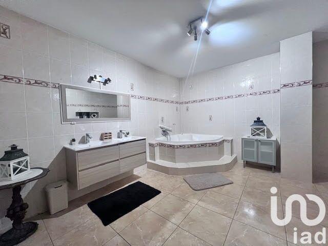 Maison - 254 m² - 7 pièces