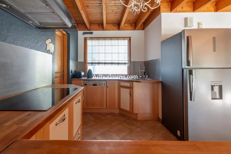 Maison - 250 m² - 10 pièces